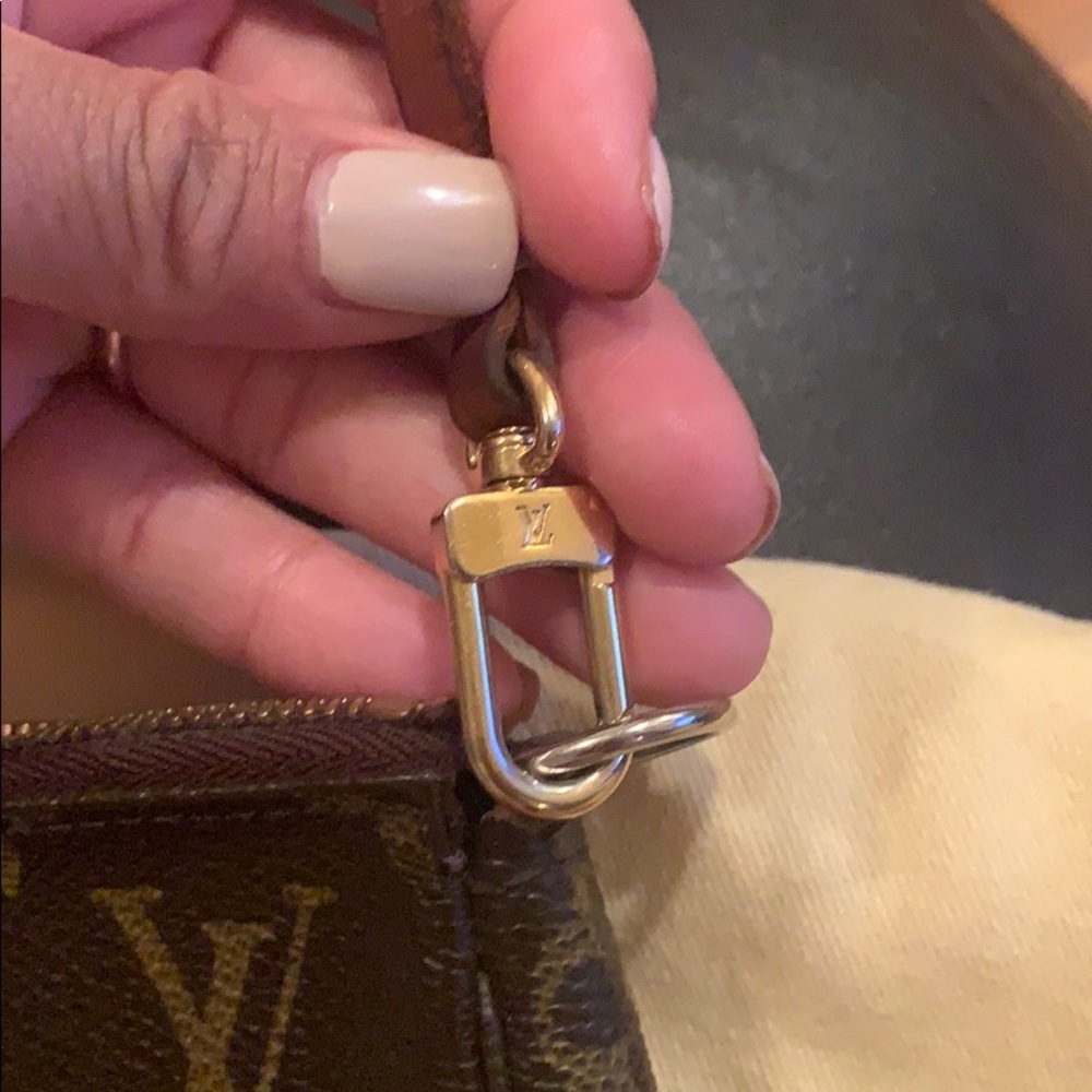 louis vuitton monogram pochette - Picture 2 of 10